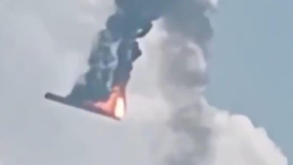 Rachetă pierdută în China provoacă un incendiu devastator, dar fără victime