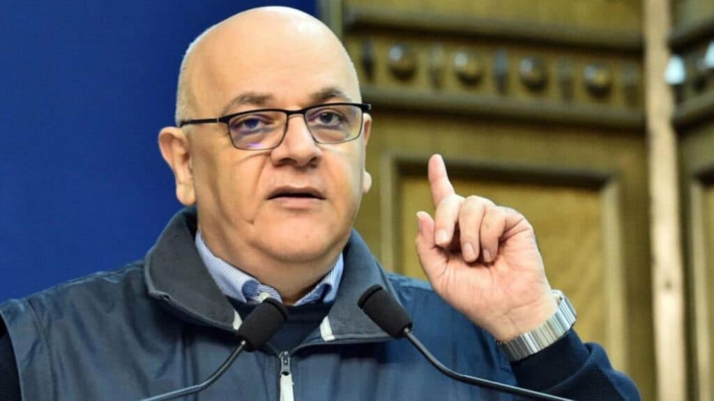 Raed Arafat, după întâlnirea de la Ministerul Afacerilor Interne, în Ajunul Bobotezei: „10.000 de oameni se confruntă cu lipsa curentului din cauza vremii nefavorabile.”