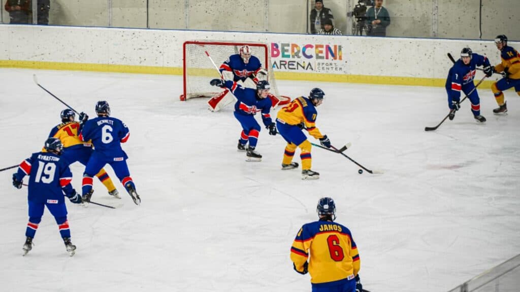 România suferă o înfrângere emoționantă în fața Marii Britanii la Campionatul Mondial U20 de hochei pe gheață, desfășurat în București