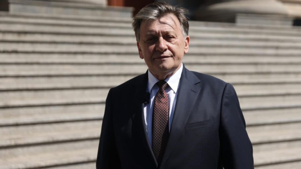 Controverse pe scena politică: Crin Antonescu își exprimă opinia despre anularea alegerilor și excluderea lui Călin Georgescu