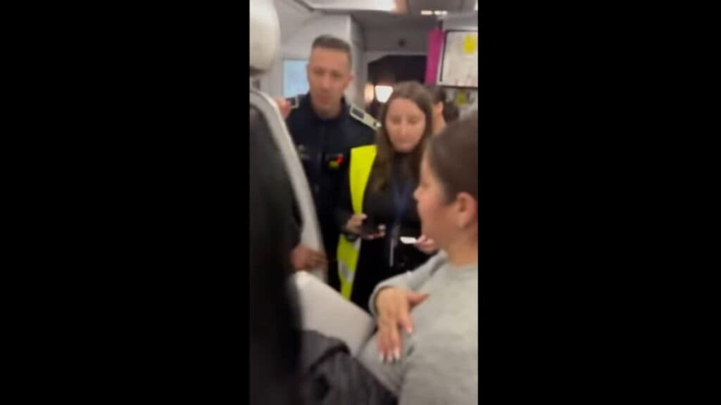 Tensiuni la bordul unei curse Wizz Air: Doi pasageri, îndepărtați după ce locul lor a fost vândut de două ori