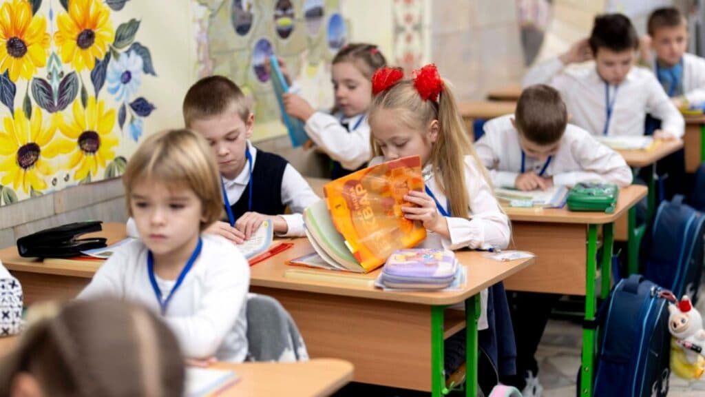 Rusia reînvie evaluarea comportamentală a elevilor, punând accent pe „obediență” și „conformare ideologică”