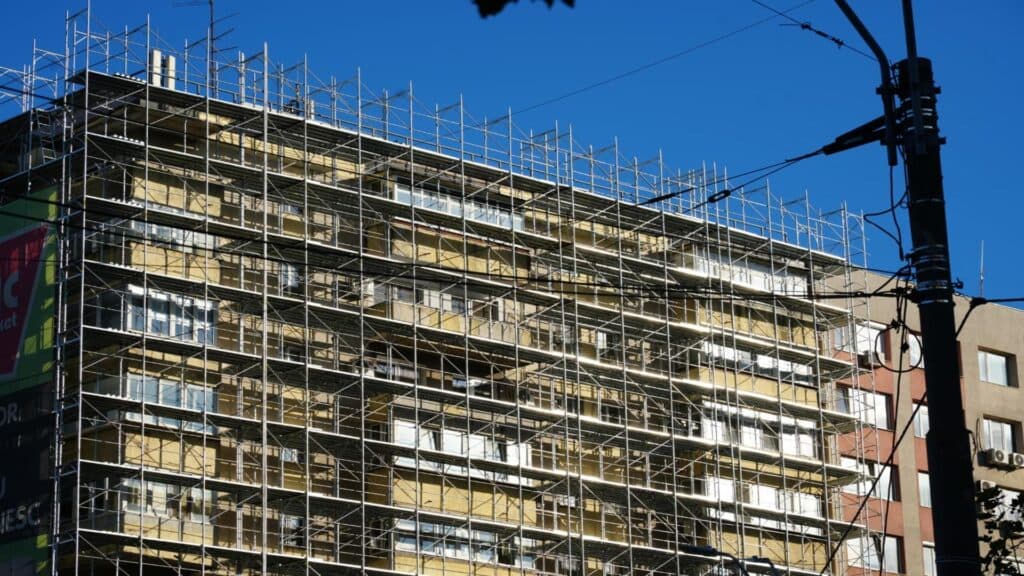 Sectorul 3 își propune să revitalizeze și să întărească blocurile: 100 de clădiri modernizate până în 2026