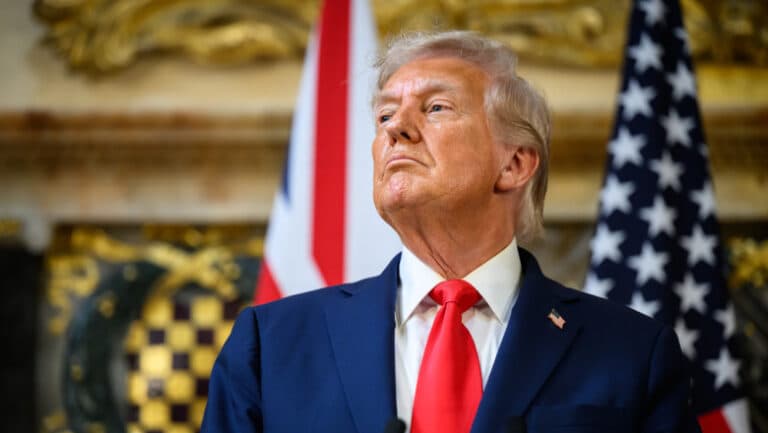 Întrebări pe marginea achiziției lui Donald Trump de obligațiuni Netflix și Warner Bros în valoare de până la 2 milioane de dolari