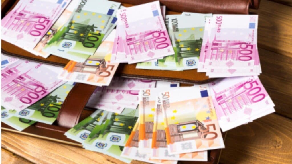 Serviciile de informații își extind puterile: investițiile de peste 2 milioane de euro intră sub observație guvernamentală