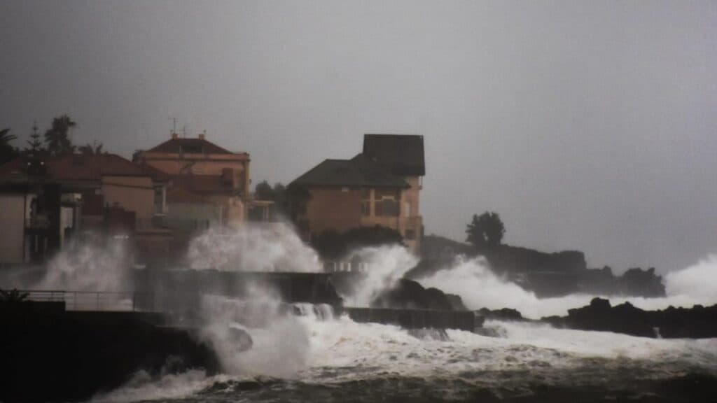 Sicilia în haos: Alertă de urgență în Italia după devastarea provocată de ciclonul Harry în sudul țării