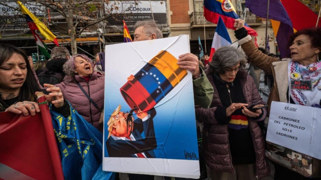Spania își ridică vocea împotriva lui Trump: Mii de protestatari ies în stradă pentru a condamna o „agresiune imperialistă” în urma capturării lui Maduro