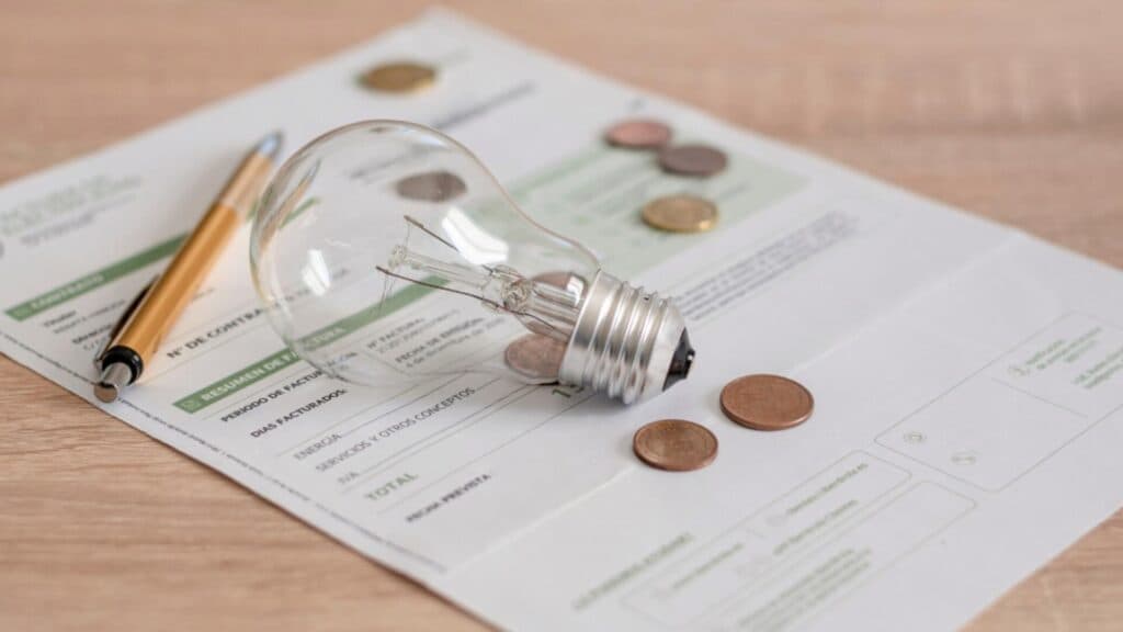 Guvernul oferă sprijin suplimentar pentru cei nevoiași: 50 de lei pentru electricitate și 100 de lei pentru gaze