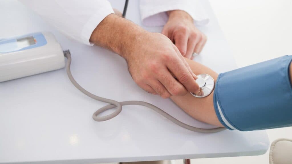 Concediul medical la prima strigare: un impact devastator asupra pacienților cu afecțiuni cronice și oncologice. Scrisoare deschisă adresată lui Bolojan: „Nu este o simplă ajustare, ci o sursă de trai pentru o săptămână.”