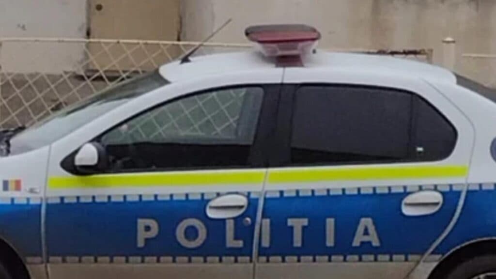 Tânăr din Constanța reținut de autorități pentru spargerea mai multor mașini și utilizarea frauduloasă a cardurilor victimelor