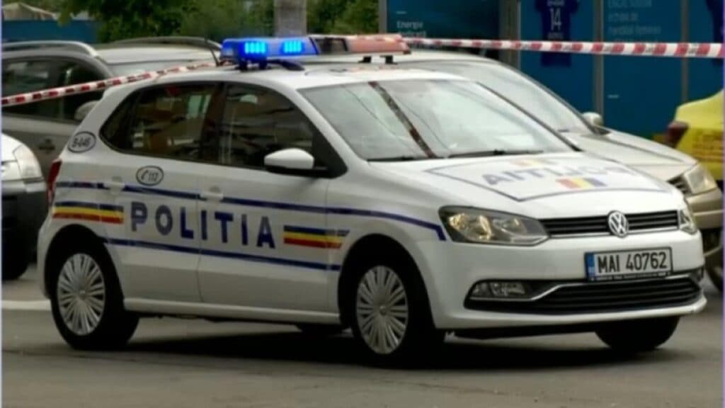 Tată arestat pentru agresarea fiului minor și amenințarea familiei cu un cuțit; poliția emite ordin de protecție