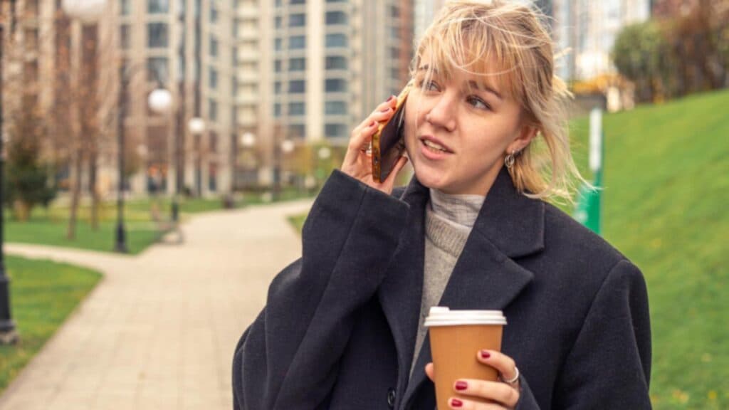 Îți ascultă telefonul conversațiile? Află cum poți opri spionajul cu câteva ajustări simple