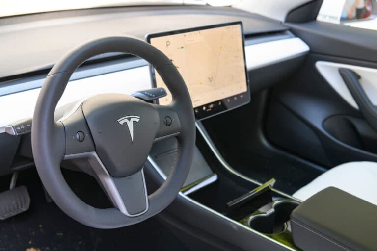 Tesla va oferi în exclusivitate abonamente pentru Conducerea Autonomă Completă (Supravegheată) în viitor