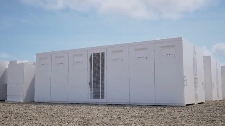 Tesla își dezvoltă afacerea de stocare a energiei cu o viteză uimitoare, depășind toate celelalte divizii ale companiei