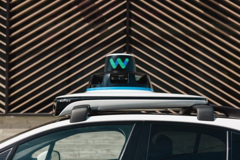 Diferența de preț dintre Waymo și Uber se micșorează
