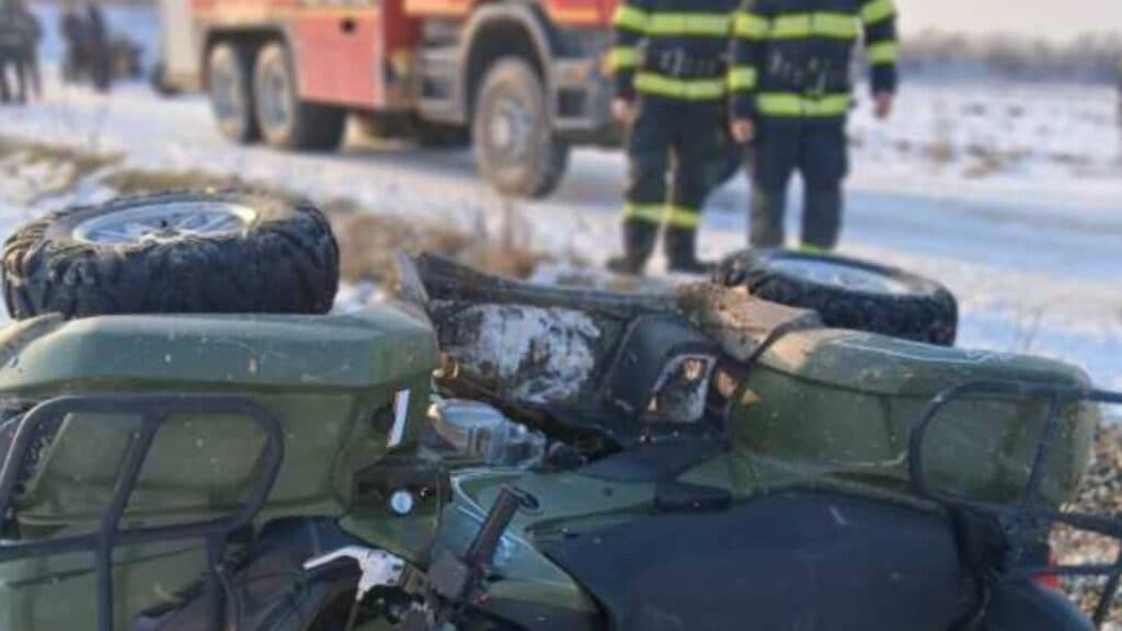 Dramă în Giurgiu: Un tânăr a fost descoperit fără viață sub un ATV, pe câmp