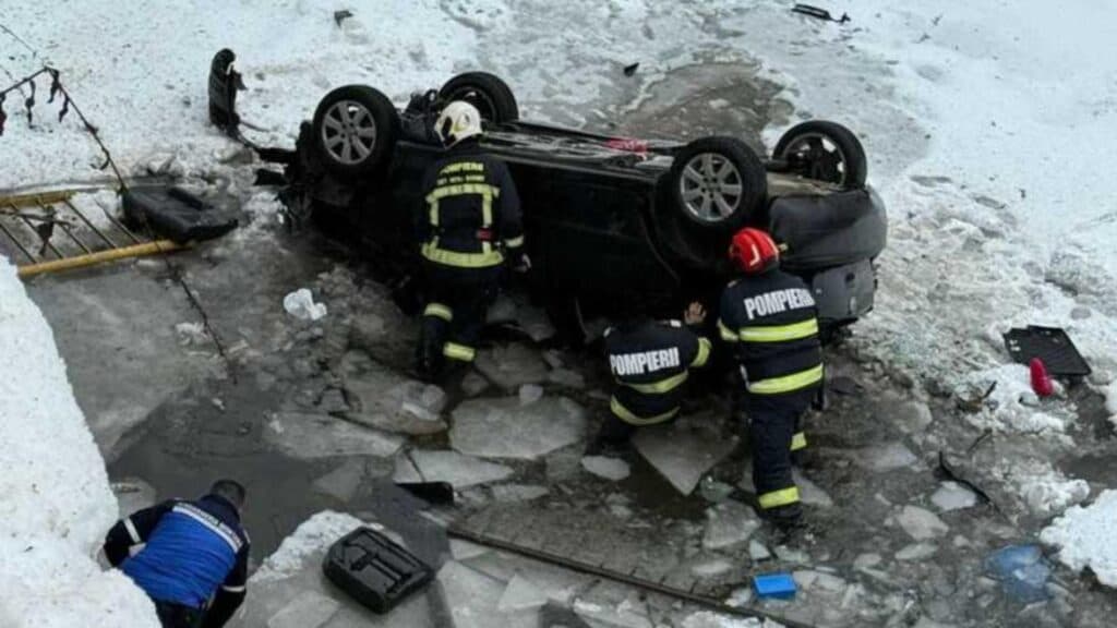 Dramă la Vatra Dornei: un copil a pierdut lupta, iar mama și doi frați se zbat pentru supraviețuire după un accident devastator