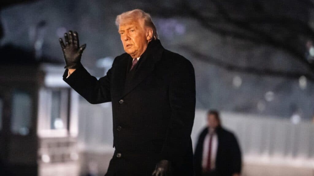 Trump lansează un avertisment: o imensă flotă navighează spre Iran, USS Abraham Lincoln și echipajul său au părăsit Marea Chinei de Sud