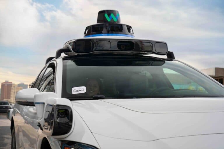 Uber înființează o divizie ‘AV Labs’ pentru colectarea datelor de conducere destinate partenerilor de robotaxi