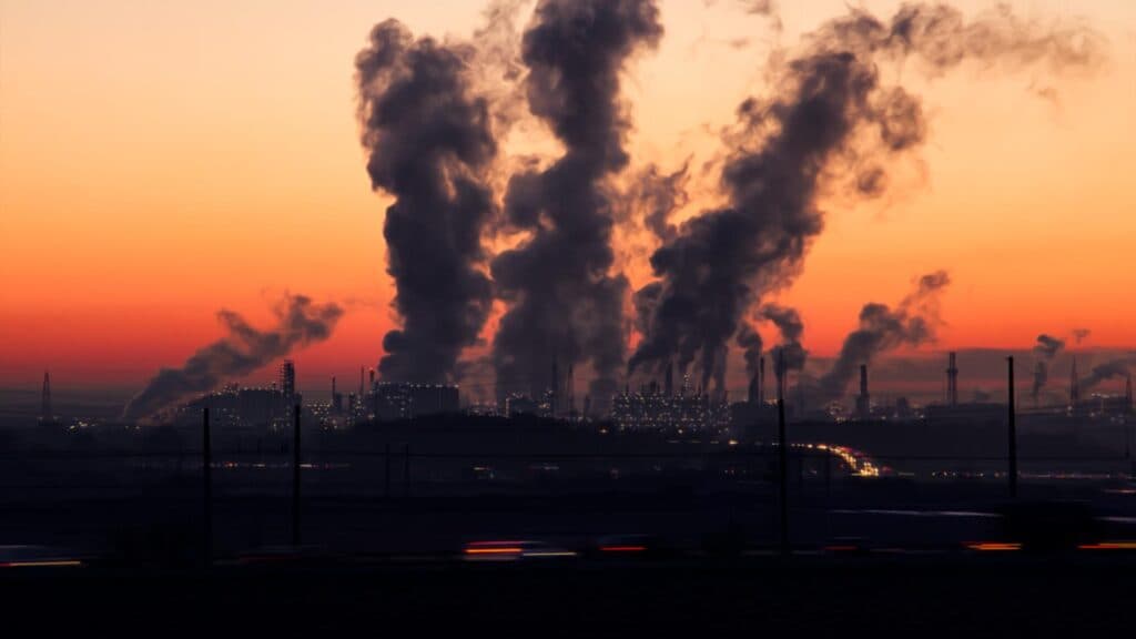 Uniunea Europeană profită de pe urma emisiilor de carbon, încasând de trei ori mai mult din impozitele pe poluare, iar România depășește media regională