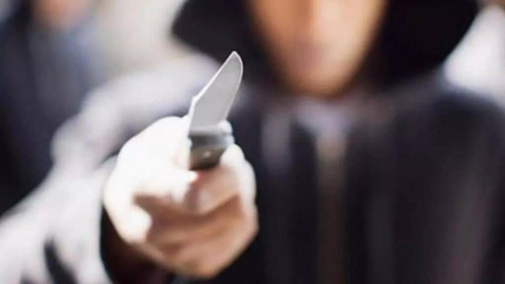 Tânăr din Constanța reținut după ce a atacat cu cuțitul un bărbat în mijlocul străzii, iar alte trei persoane au fost duse la audieri