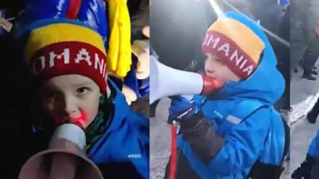 Un puști plin de curaj, simbolul protestului din Capitală. Micuțul a luat portavocea și a strigat numele lui Călin Georgescu, alăturându-se mieilor de susținători