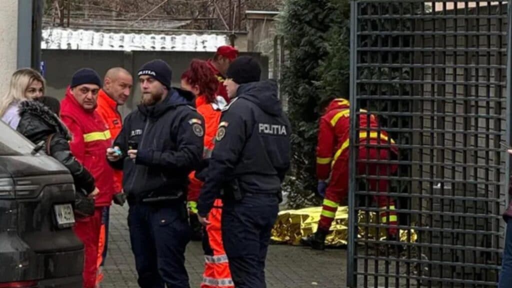Un tată și fiul său, copleșiți de neajunsuri, au ales să se arunce de la etajul 10, lăsând în urmă doar rucsacurile, singurele lor bunuri
