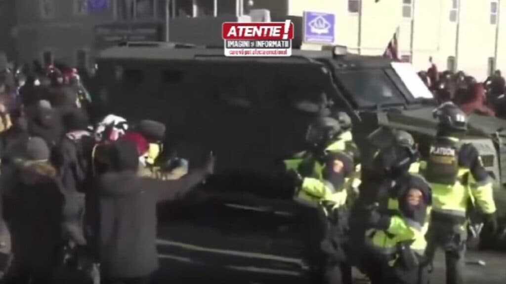 Furia în America: Un bărbat a fost împușcat de forțele federale