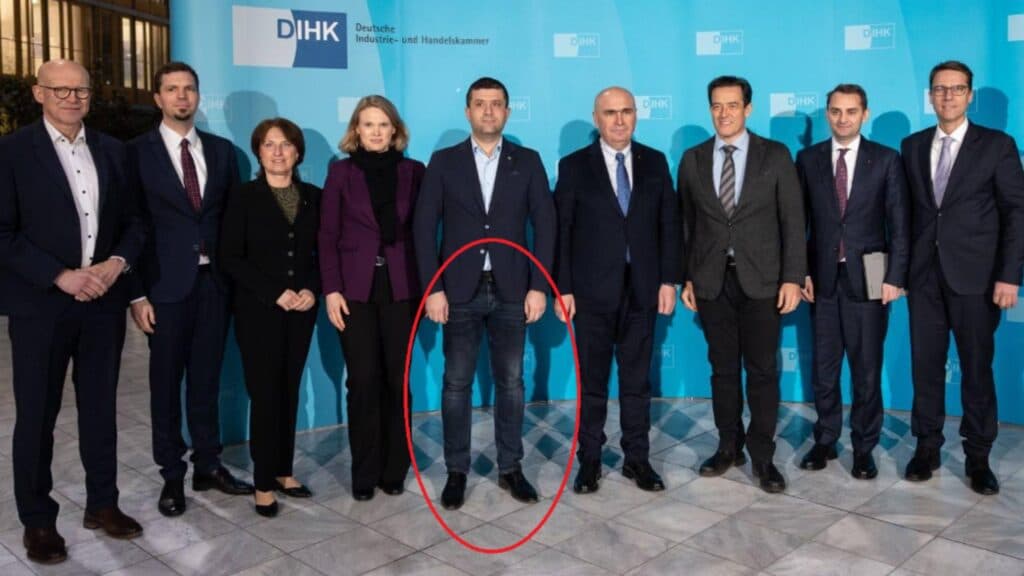 Controverse pe marginea apariției informale a ministrului Apărării la o întâlnire oficială în Germania, în contrast cu ținutele elegante ale colegilor săi