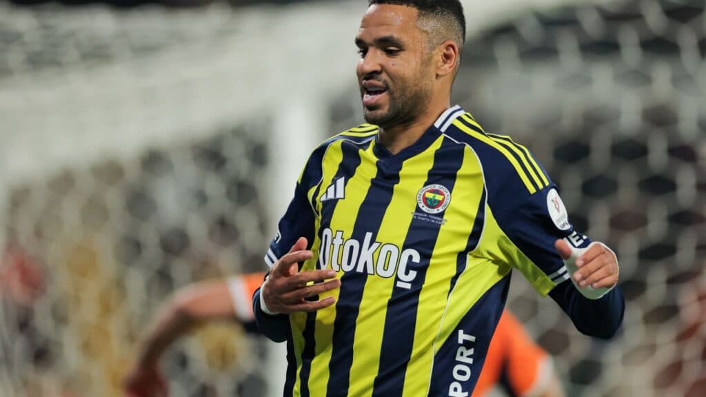O oportunitate strălucită pentru FCSB: Fenerbahçe a acceptat propunerea de 20 de milioane de euro pentru starul lor!