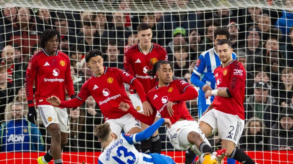 Manchester United suferă o eliminare umilitoare pe teren propriu în Cupa Angliei!