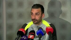 Elias Charalambous a avut un răspuns prompt la întrebare: „Întrebați-l pe Meme și pe ‘șef’.”