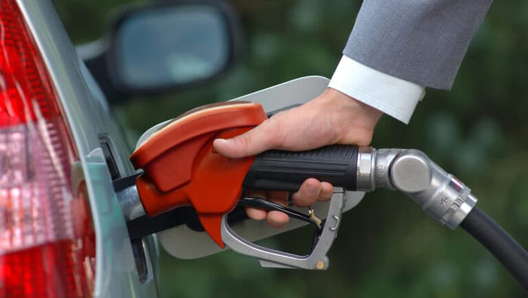 Scumpirea carburanților de Anul Nou: Ce prețuri ne așteaptă la pompă după creșterea accizelor?