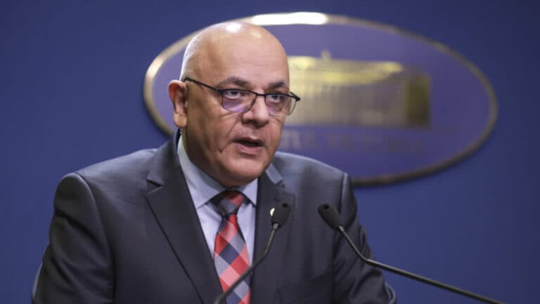 Raed Arafat: „Zeci de mii de locuitori din Alba și Hunedoara rămân fără energie electrică. Problema apei a fost soluționată.”