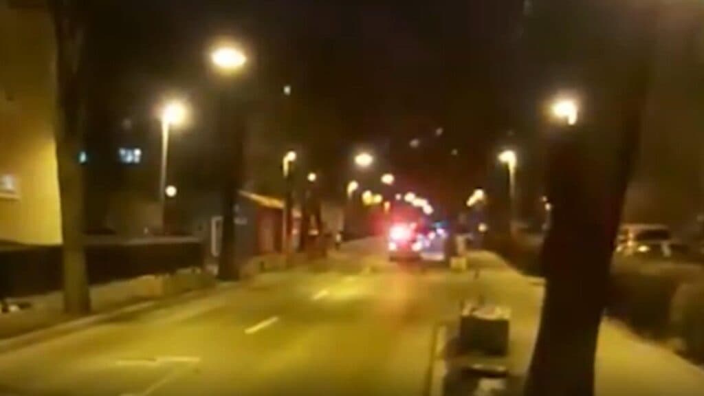 Atac brutal în inima Clujului! Un tânăr de 15 ani, agresat pe stradă în timp ce aștepta un taxi, necesită două intervenții chirurgicale pentru a se vindeca