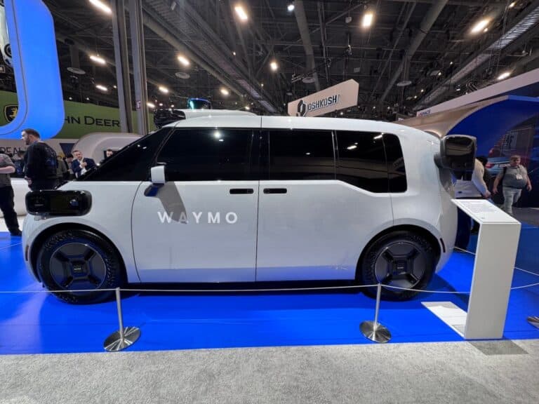 Waymo își transformă robotaxiul Zeekr într-o nouă identitate captivantă