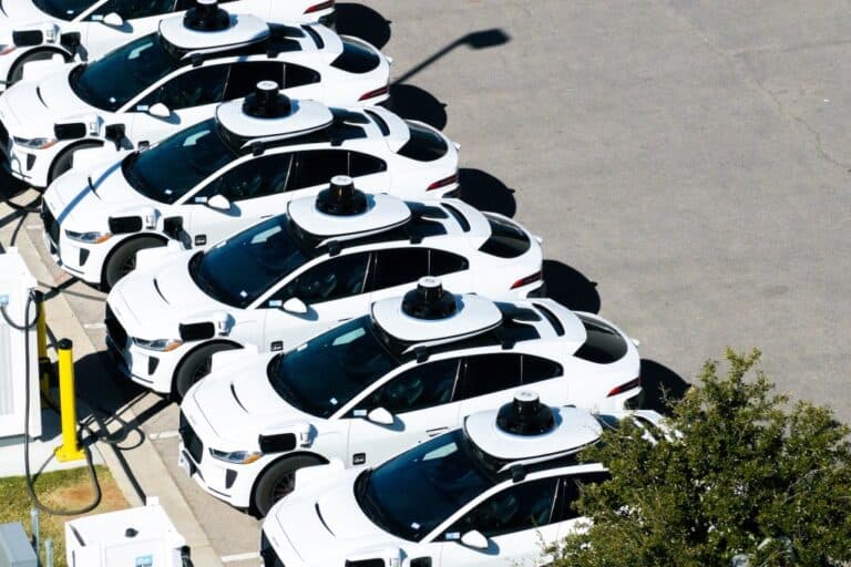Robotaxi-urile Waymo încep să transporte pasageri între Aeroportul Internațional din San Francisco