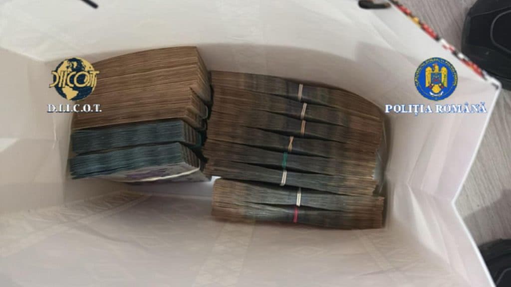 Rețea de trafic de persoane: 11 arestați, iar alte patru se află sub supraveghere judiciară