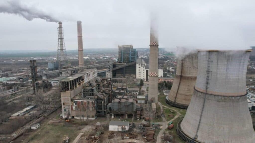 700 de persoane își vor pierde locul de muncă odată cu închiderea unei centrale pe cărbune dintr-un oraș românesc