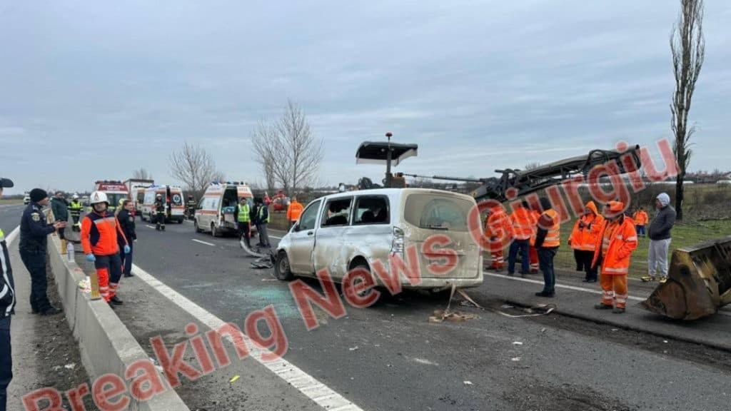 Tragedie la Adunații Copăceni: un autoturism a izbit violent un utilaj CNAIR, provocând 8 răniți