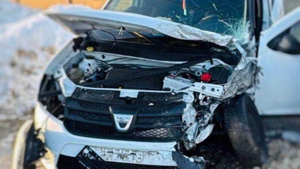 Coliziune dramatică între un camion și o mașină în Giurgiu; o femeie a fost transportată de urgență la spital