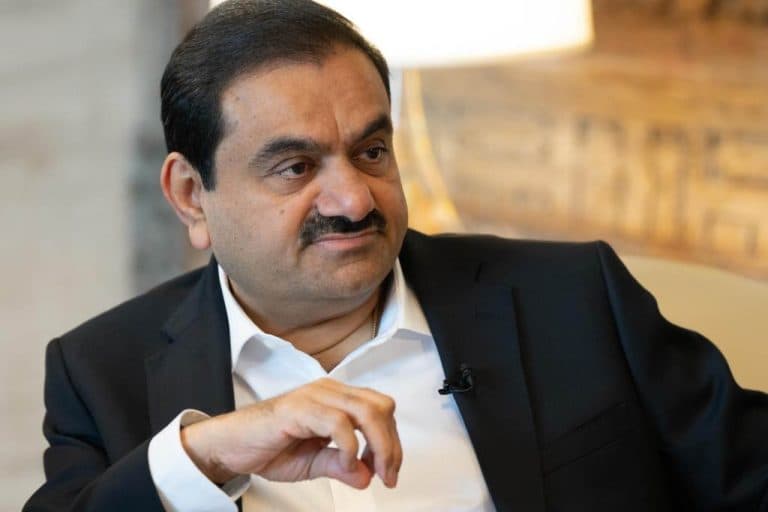 Adani se angajează să investească 100 de miliarde de dolari în centre de date pentru inteligență artificială, într-o încercare a Indiei de a-și consolida poziția în competiția globală pentru AI