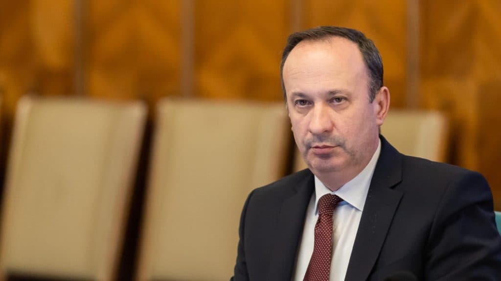 Adrian Câciu lansează un atac vehement împotriva lui Bolojan, acuzându-l de recesiunea tehnică a României: „A dus țara în impas. Cel mai nereușit prim-ministru din istorie!”