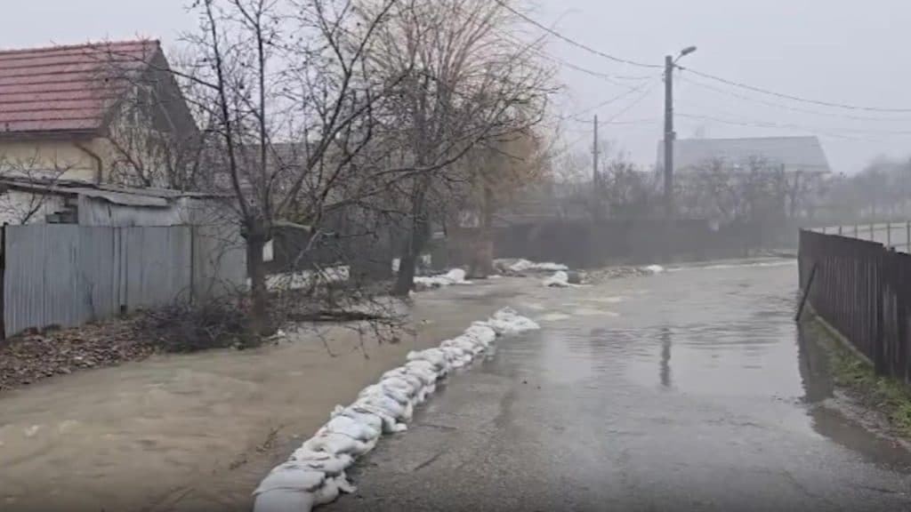 Avertizare hidrologică: Cod galben de inundații pentru cursurile de apă din 16 județe – HARTĂ