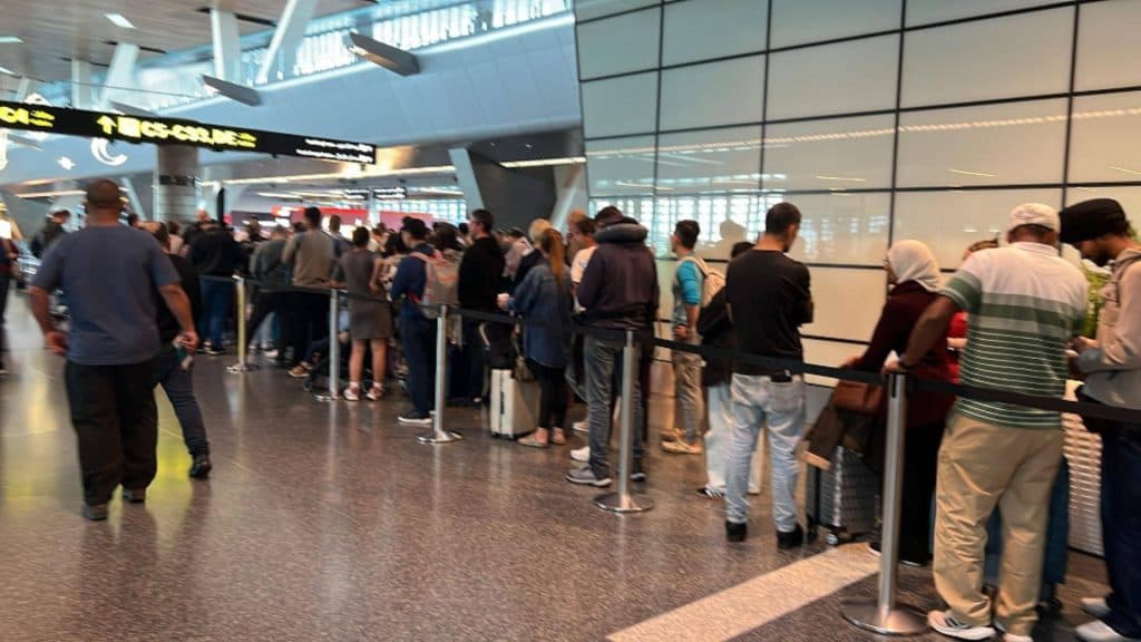 Avertizare de la Ministerul Afacerilor Externe: Mii de români din Dubai și Doha cer ajutor consular în urma suspendării zborurilor din Orientul Mijlociu