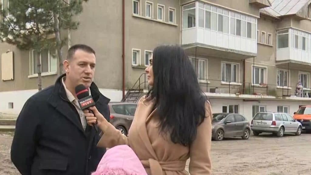 Alexandra Păcuraru, înconjurată de cei care simt că dreptul la vot și visele lor au fost înăbușite