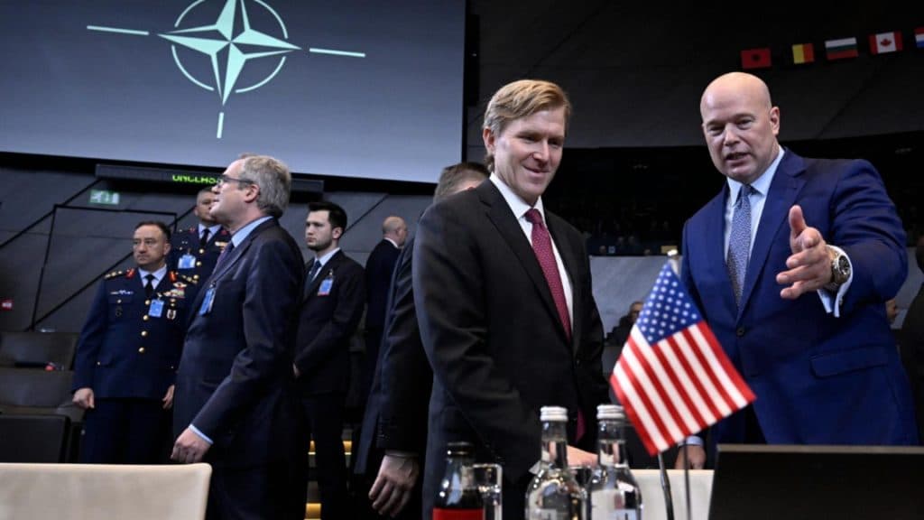 Ambasadorul american la NATO dezvăluie perspectiva asupra viitorului trupelor SUA în Europa, aducând liniște aliaților