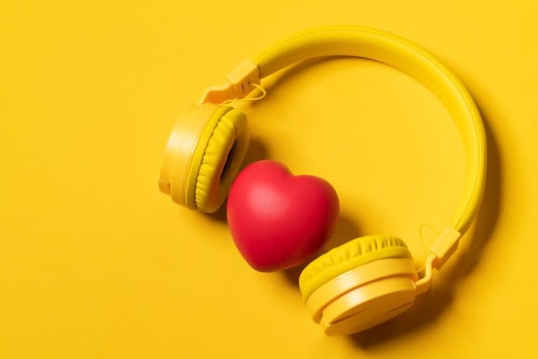 Studii recente: Americanii preferă acum podcasturile în locul radioului de discuții