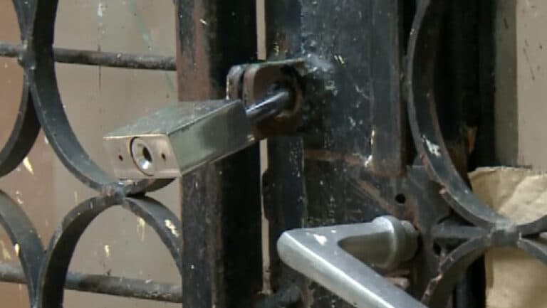 Peste 20.000 de afaceri au închis porțile în 2025, cu Bucureștiul și Clujul lideri în suspendări