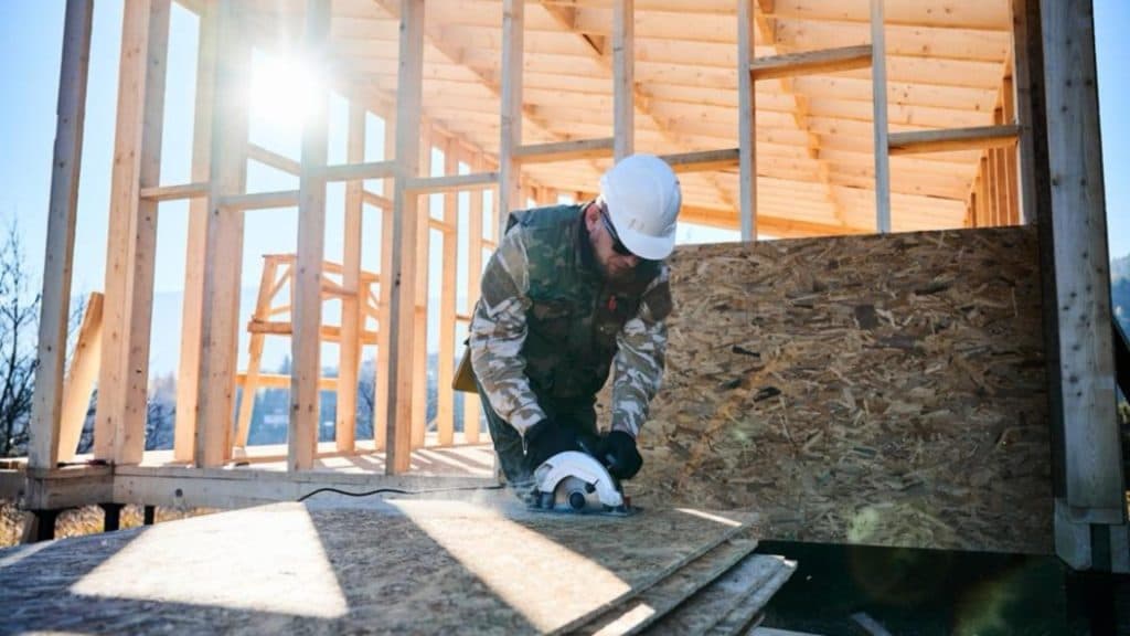 Beneficiile utilizării OSB de 10 mm în construcții și renovări